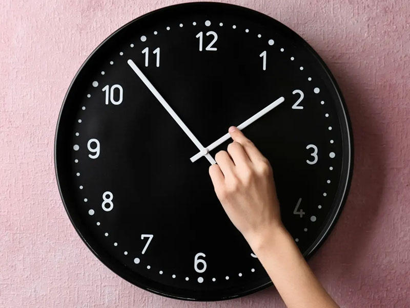 ملف تغيير توقيت ساعات العمل أو ما يعرف بمقترح التوقيت الصيفي