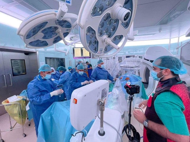 جانب من إجراء العملية