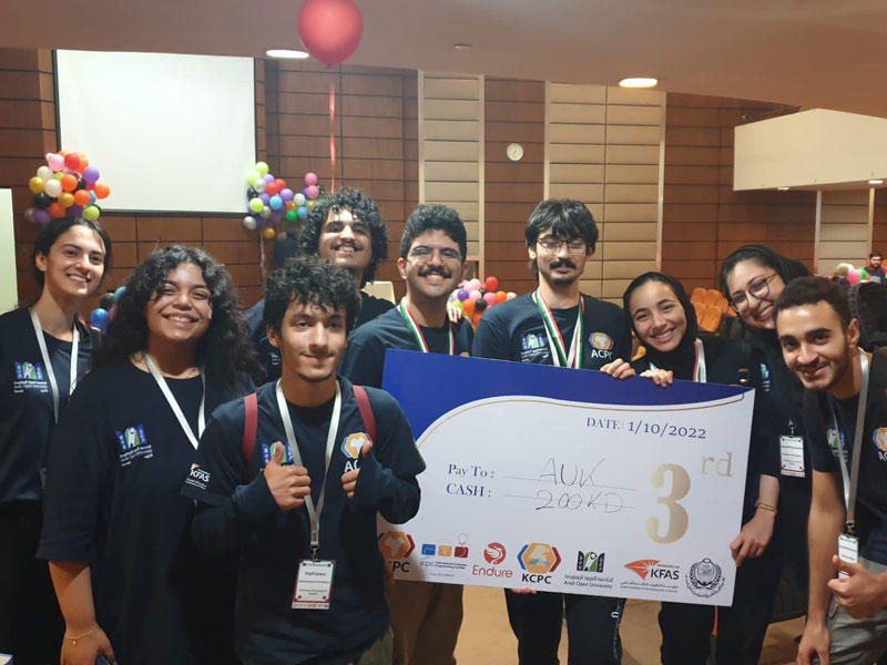 فريق الجامعة الفائز 