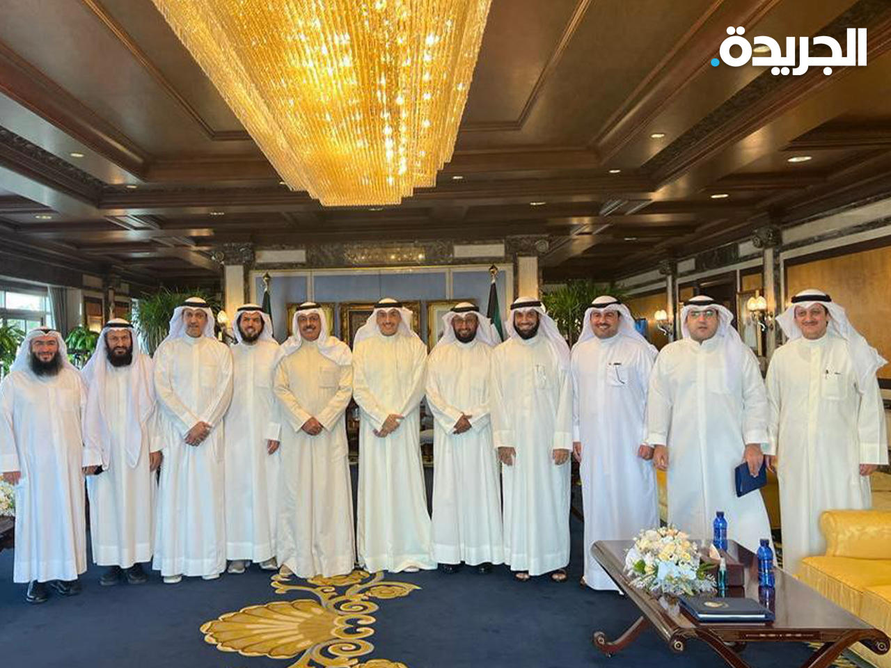 النواب المجتمعون مع سمو رئيس الوزراء