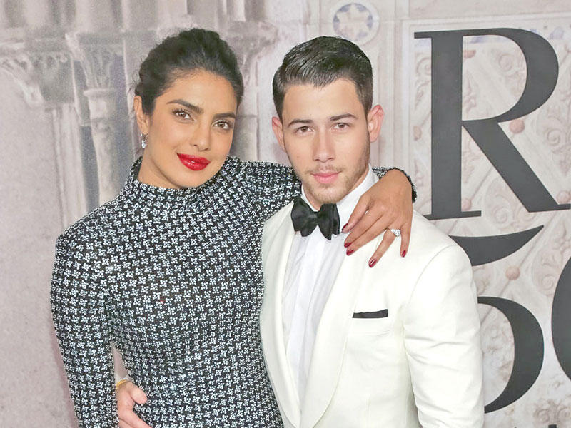 النجمان نيك جوناس وبريانكا شوبرا 