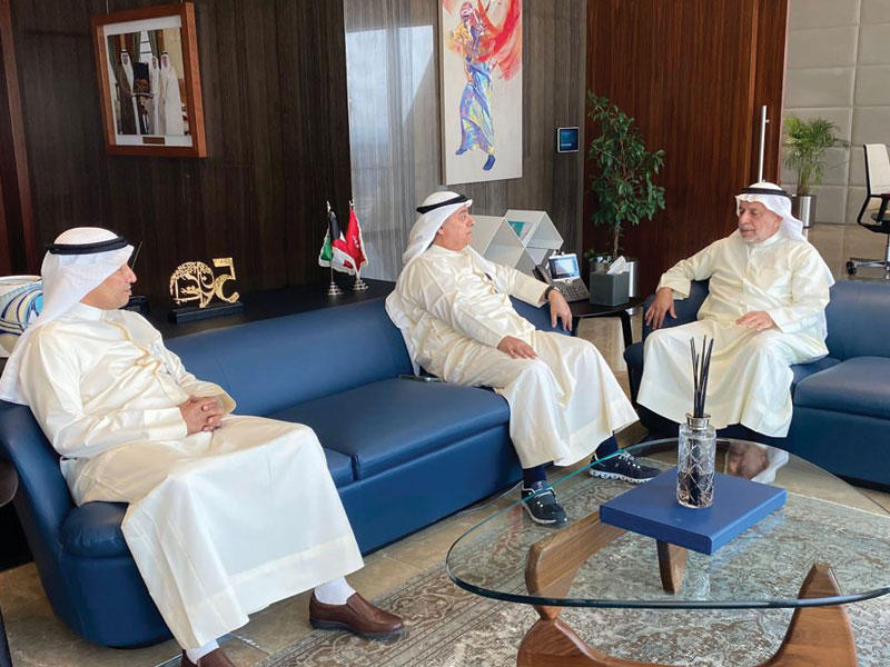 المضف والمزروعي والرشيدي خلال اللقاء أمس