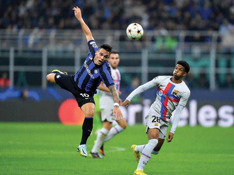 مارتينيز نجم الإنتر واليكس بالدي نجم برشلونة