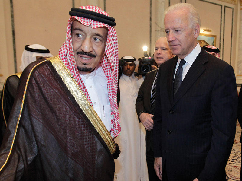 صورة ارشيفية للرئيس الأميركي جو بايدن مع سلمان بن عبد العزيز آل سعود