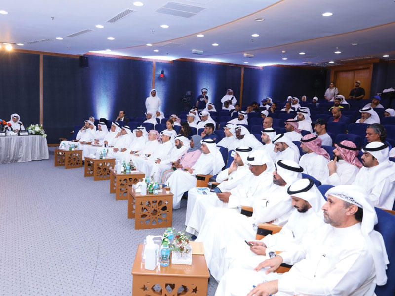 جانب من اجتماع أبل مع الأندية الشاملة