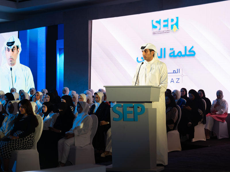 العضو المنتدب لإدارة الثروات وتطوير الأعمال عبداللطيف النصف ملقياً كلمته بالحفل