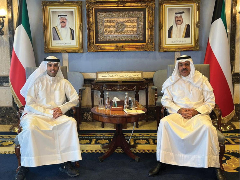 رئيس الوزراء مستقبلاً النائب عبدالوهاب العيسى