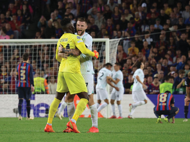 فرحة لاعبي الإنتر بعد إحراز الهدف الثالث