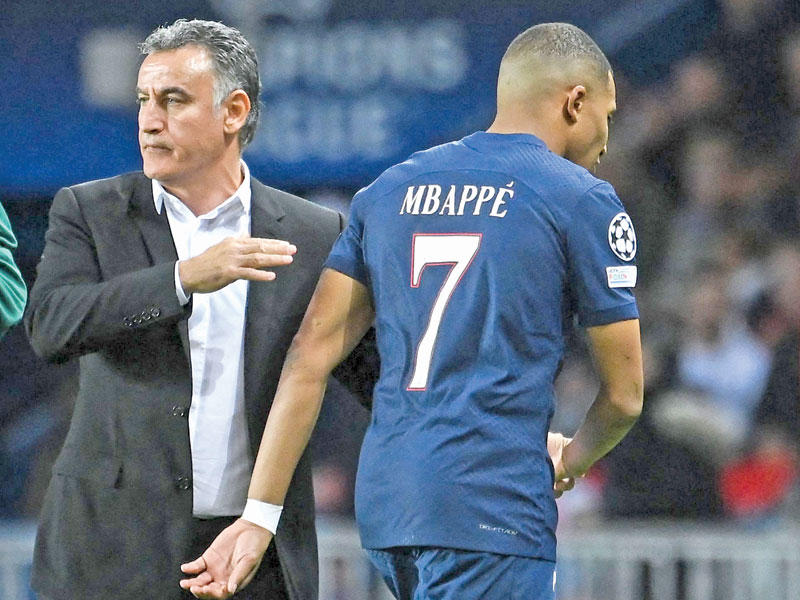 مبابي نجم باريس والمدرب غالتييه 