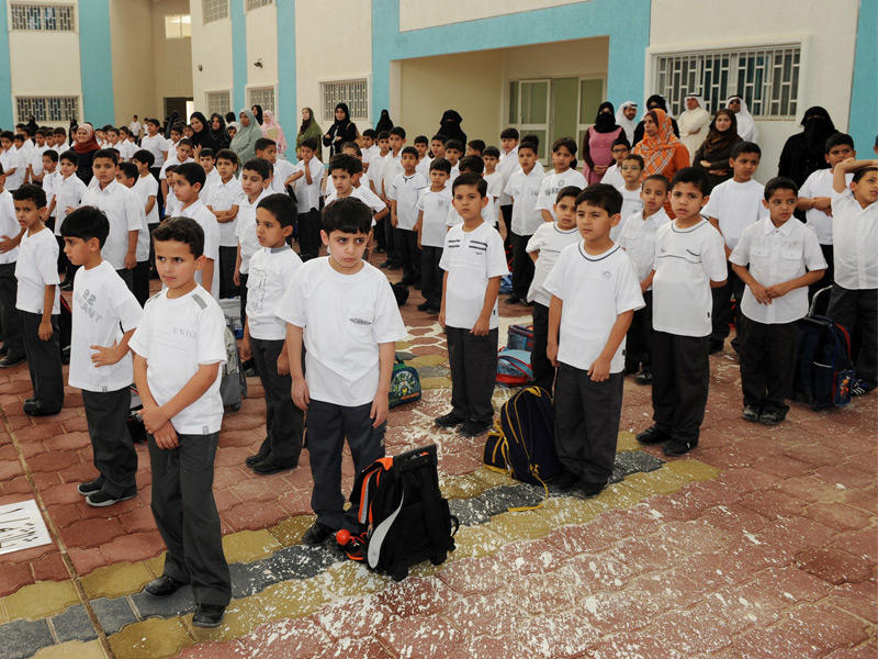 الطلاب في الطابور الصباحي