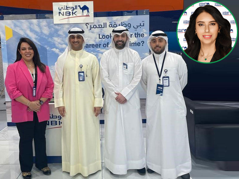 جناح البنك في المعرض و في الاطار مديرة إدارة استقطاب المواهب في مجموعة الموارد البشرية لبنك الكويت الوطني غدير الكوهجي