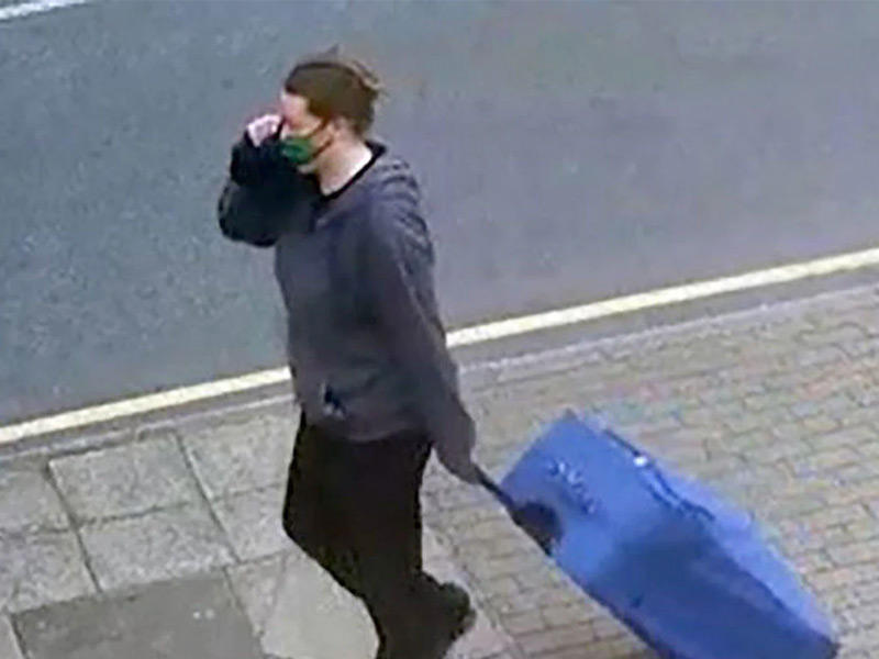 كاميرا المراقبة تلتقط القاتلة وهي تسحب جثة صديقتها