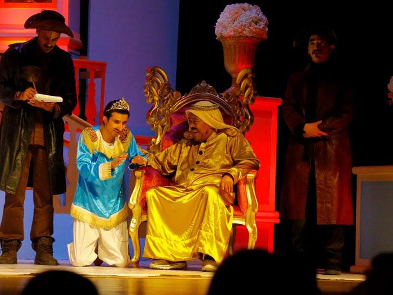 النجمان إبراهيم الشيخلي مع سعد الفرج في إحدى المسرحيات