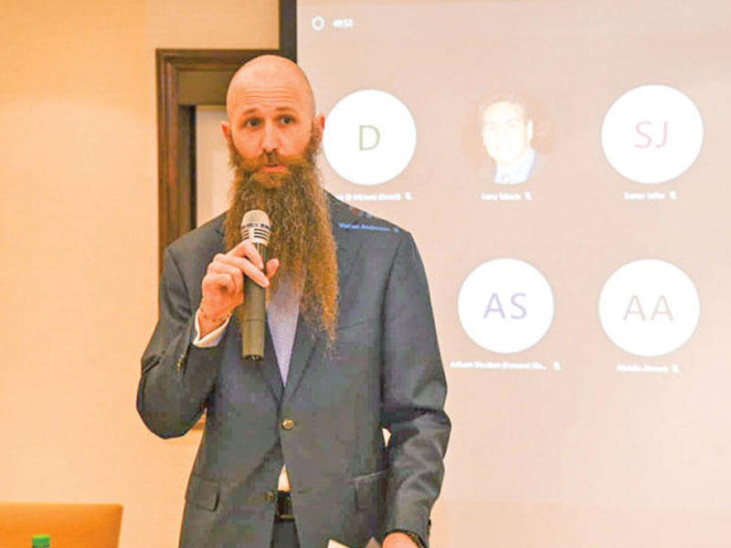 القائم بأعمال السفارة الأميركية في البلاد جيم هولتسنايدر