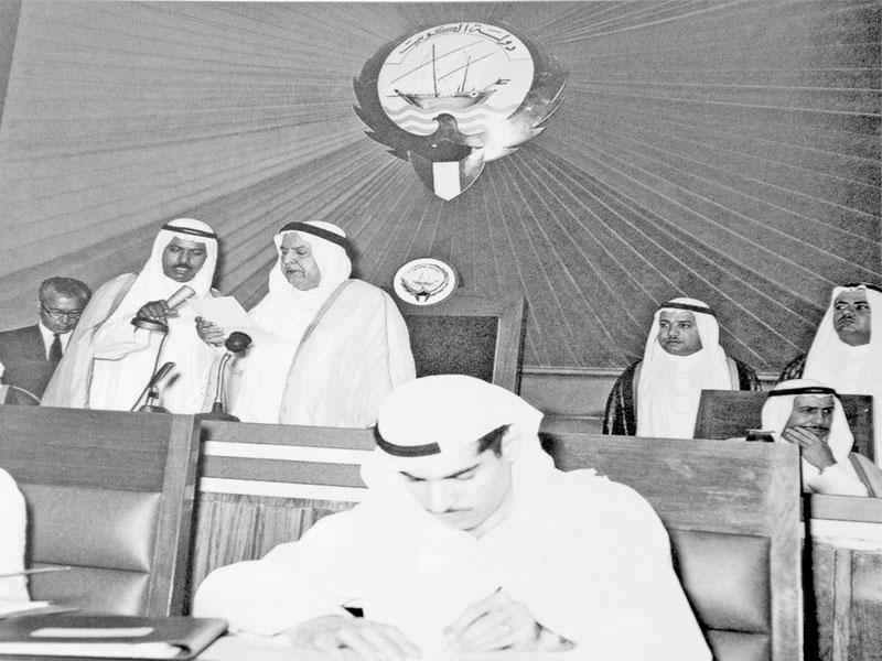 الشيخ عبدالله السالم مفتتحاً مجلس 1963