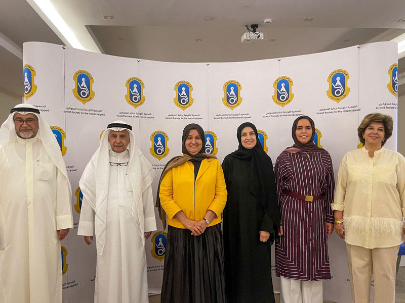 رئيسة مجلس إدارة الجمعية سبيكة الجاسر متوسطة مجلس الإدارة