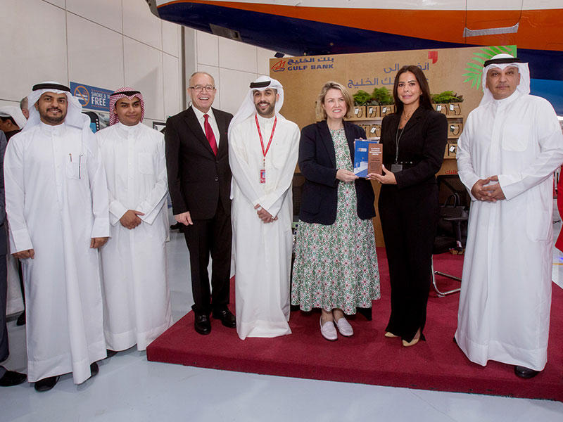 لقطة جماعية في جناح «الخليج»