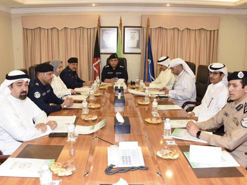 وكيل وزارة الداخلية الفريق أنور البرجس مترئساً الاجتماع