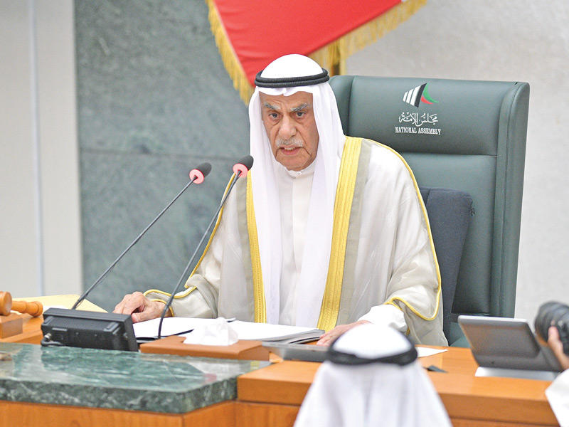 السعدون مترئساً الجلسة الأولى أمس