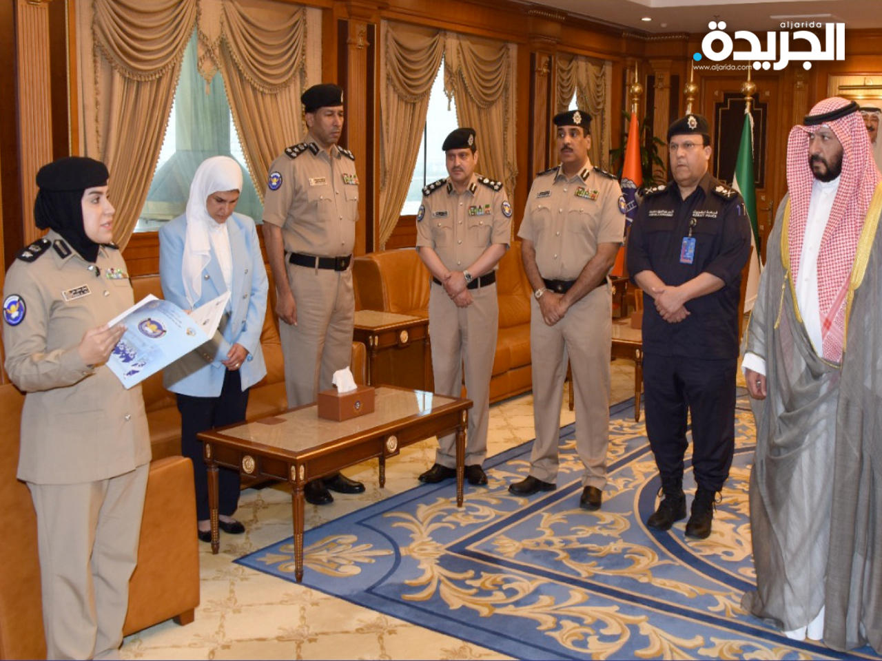 خريجتان من معهد الشرطة النسائية تؤديان القسم أمام وزير الداخلية