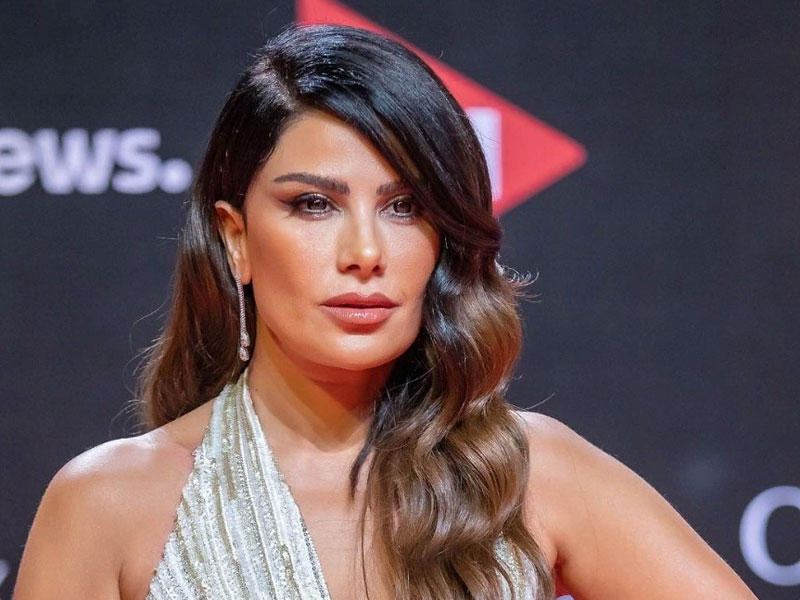 الفنانة صبا مبارك