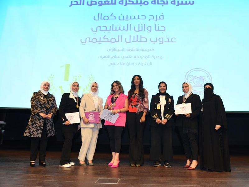 نبيلة السلمان تتوسط الفائزات في المسابقة