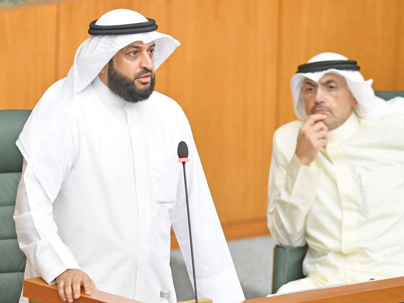 عبدالله فهاد متحدثاً في الجلسة الأولى