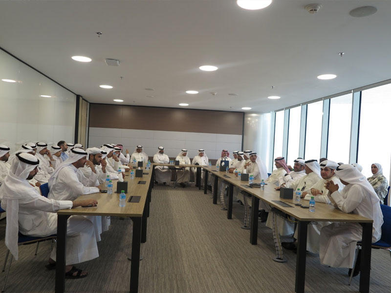 جانب من اجتماع مسؤولي البنك