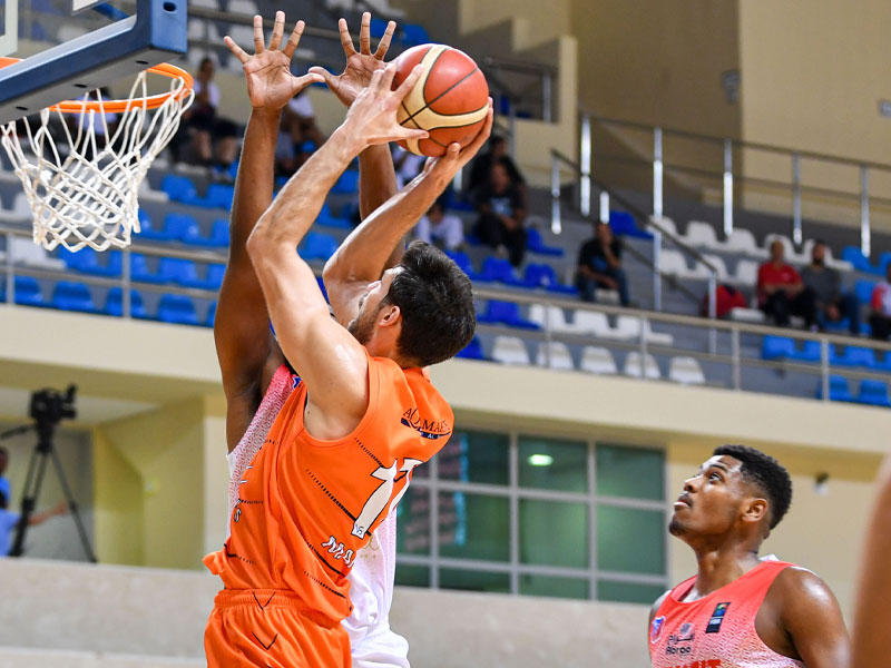 الكويت وكاظمة في لقاء سابق 