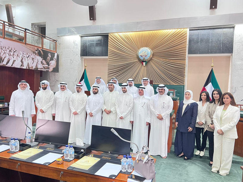 صورة جماعية للوزير وأعضاء المجلس البلدي