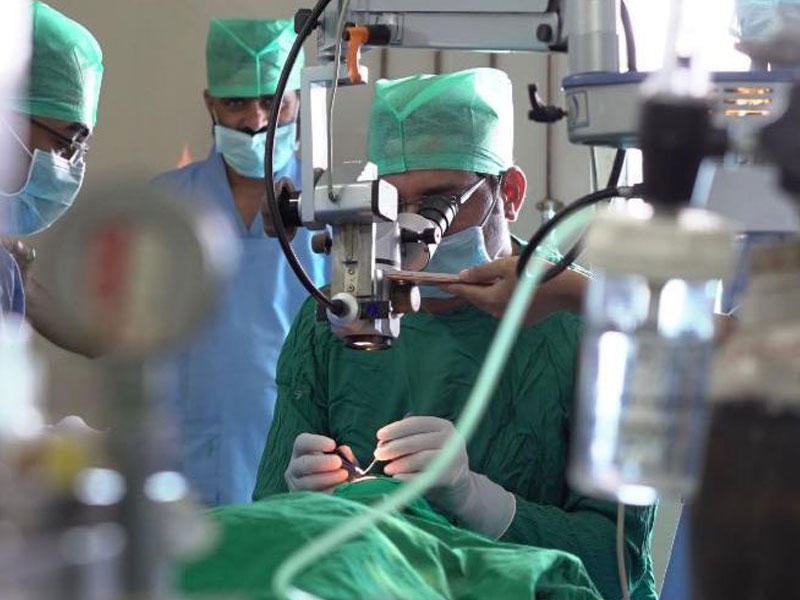 أثناء إجرء عملية لمريض