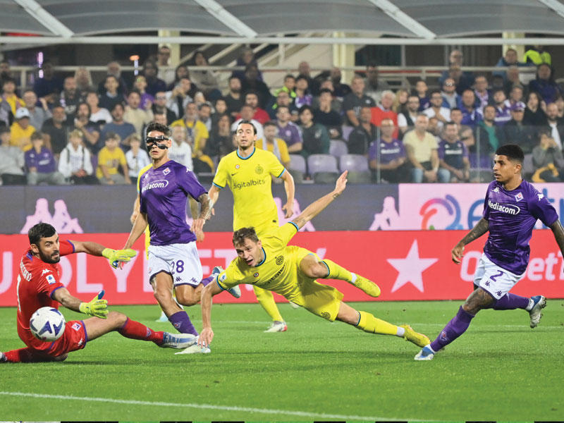 باريلا نجم الإنتر يسجل الهدف الأول