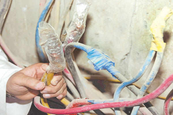 سرقة تيار كهربائي - من الأرشيف